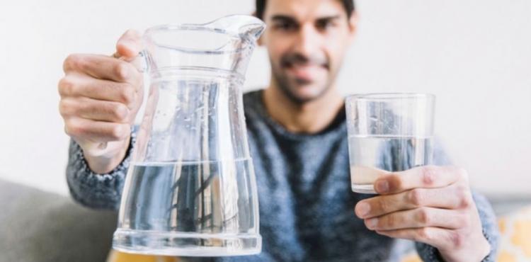 شرب الماء.jpg