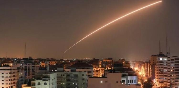 اطلاق صاروخ تجاه الغلاف.jpg