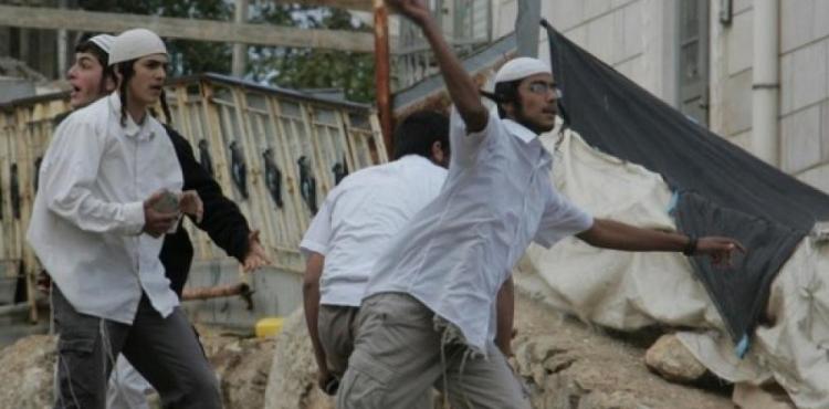 مستوطنون يهاجمون اهالي الشيخ جراح.jpg