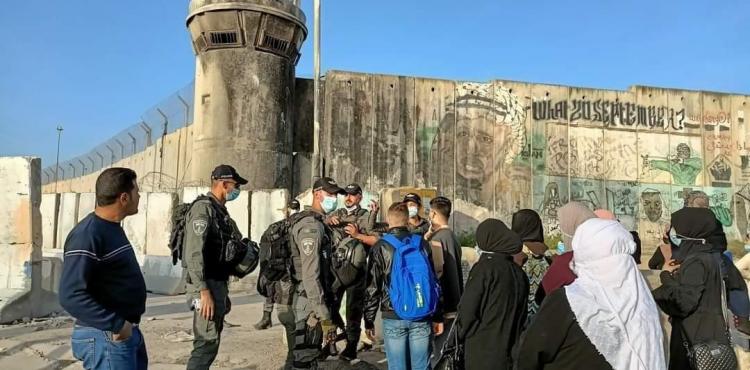 الاحتلال يعيق وصول المصلين للأقصى.jpg