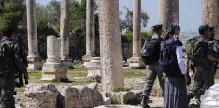 مستوطنون يقتحمن سبسطية.jpg