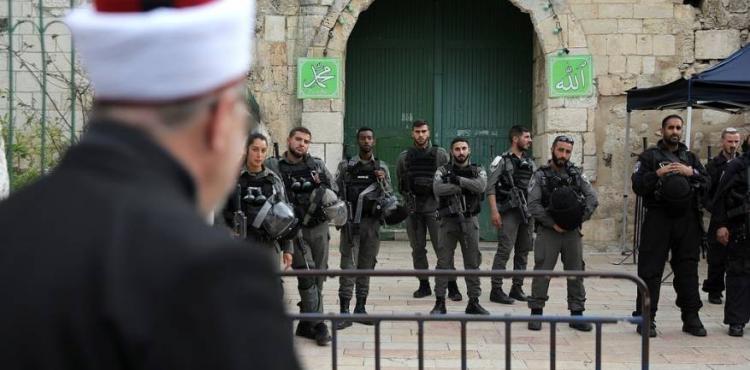 منع المقدسيين من دخول المسجد الأقصى - الاقصى - القدس.jpg