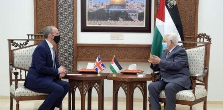 عباس ووزير خارجية بريطانيا.jpg