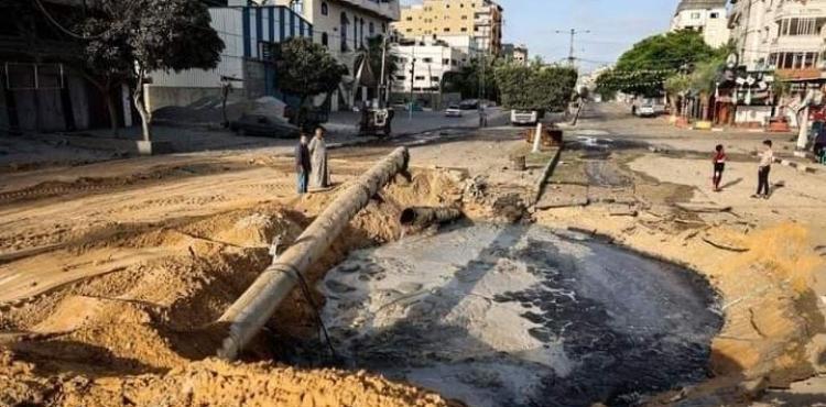 تضرر شبكة المياه والصرف الصحي بسبب القصف (1).jpeg
