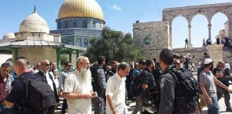 مستوطنون يقتحمون الاقصى.jpg