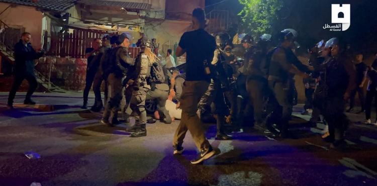 الاعتداء على المواطنين بحي الشيخ جراح.jpg