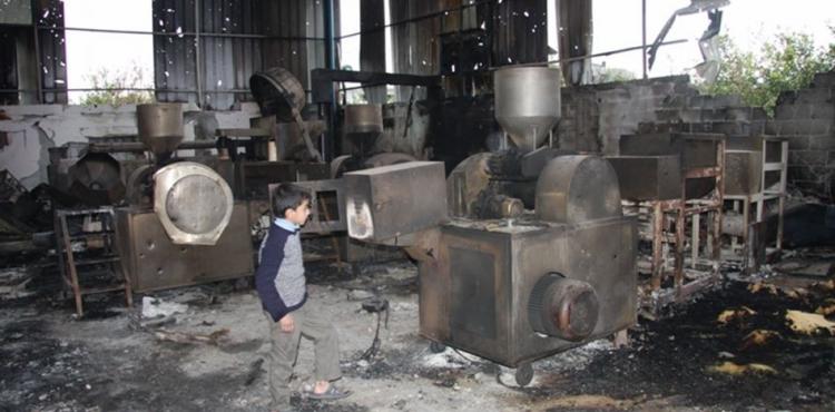 قصف مصنع في غزة.jpg