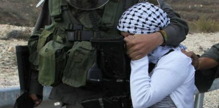 اعتقال طفلة من قبل قوات الاحتلال.jpeg