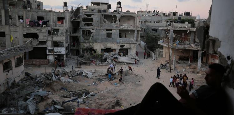 من فوق ركام منازل المواطنين شمال القطاع