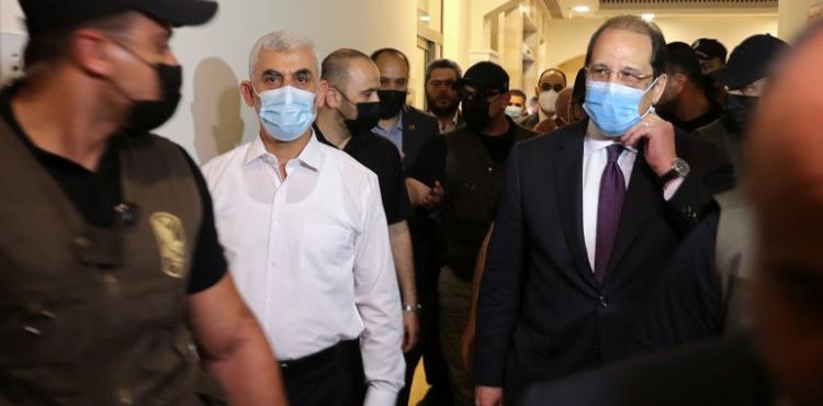 السنوار وعباس كامل.jpg