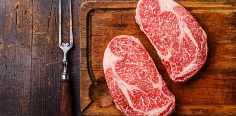 يبلغ سعر الشريحة الواحدة من لحم الواغيو ما بين 200 و300 دولار تقريبا (شترستوك)
