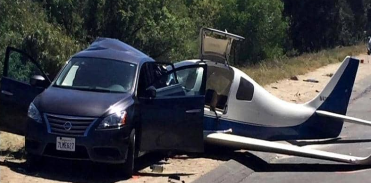 طائرة تصدم سيارة على طريق سريع.PNG