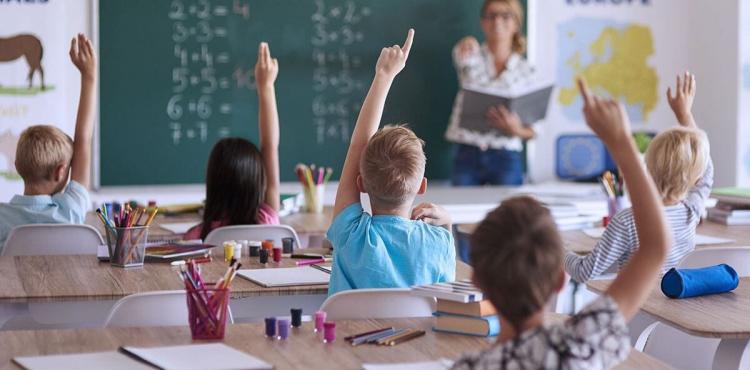 معلمة تعليم أساسي.jpg