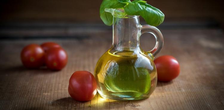 زيت الزيتون والطماطم.jpg