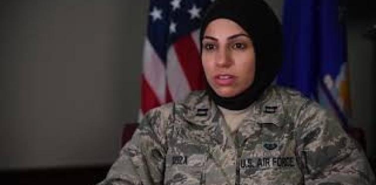 ضابطة محجبة في سلاح الجو الأمريكي.jpg