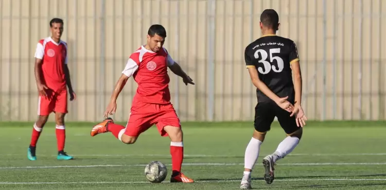 لاعبي خدمات المغازي باللون الأحمر.webp