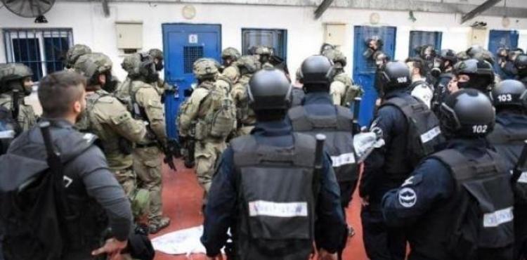 حصار سجن .jpg