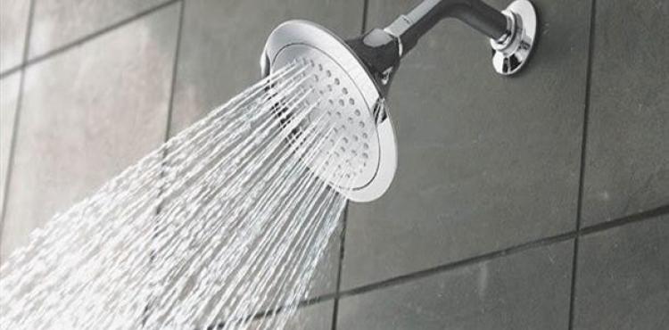 أخطاء شائعة نرتكبها جميعا أثناء الاستحمام.jpg