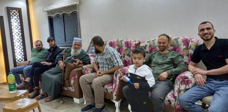 الجهاد تؤم بيوت الشهداء الأشقر والسعدي وأبو الصقر (4).jfif