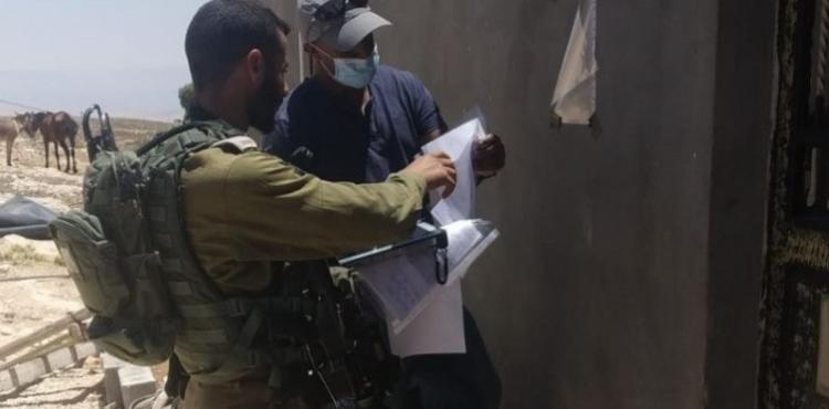 الاحتلال يخطر بوقف البناء.jpg