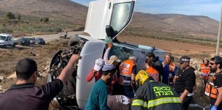 إصابة مواطن وابنه في اعتداء للمستوطنين شمال شرق رام الله