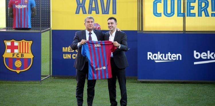 مدرب برشلونة تشافي.jpg