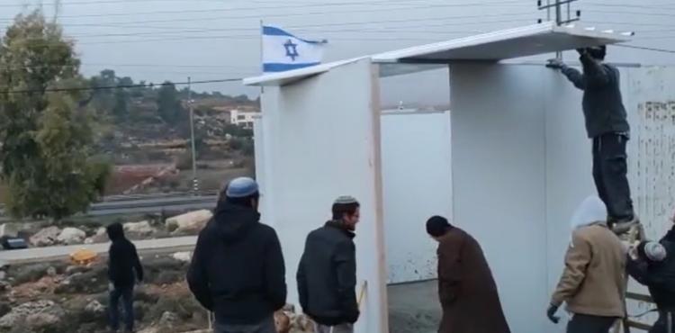 اقامة بؤرة استيطانية في الخليلي.jpg