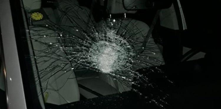 صورة ارشيفية لاعتداء مستوطنين على مركبات مواطنين.jpg