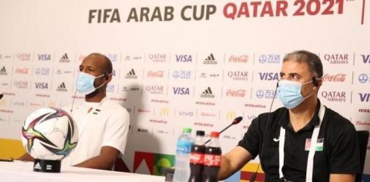 مدرب منتخب فلسطين مكرم دبدب (يمين).jpg