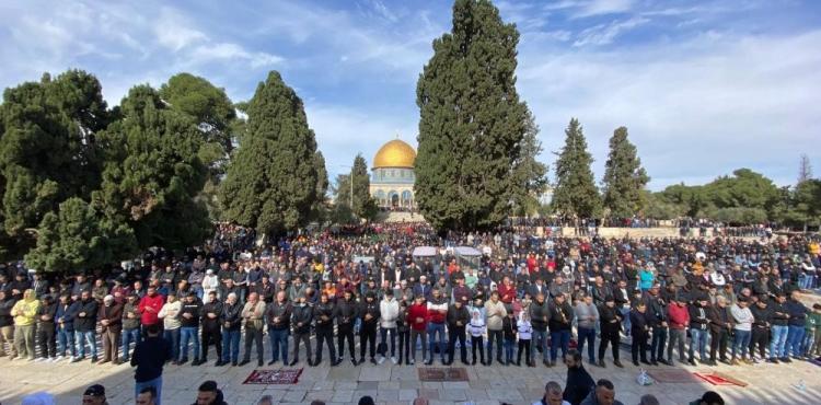 صلاة الجمعة بالأقصى.jpg