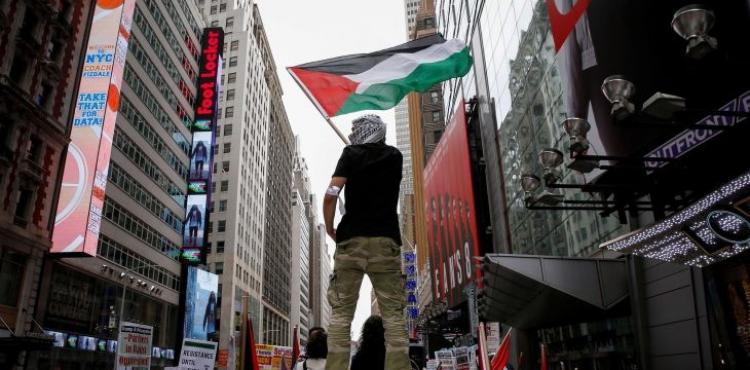 صورة توضيحية.. أعلام فلسطين في نيويورك.jpg