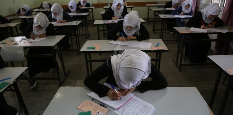 طالبات الثانوية العامة.jpg