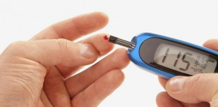 فحص السكر بالدم.jpg