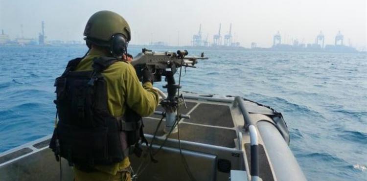 زوارق الاحتلال تطلق النار تجاه الصيادين.jpg