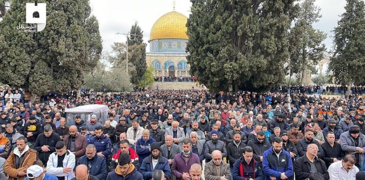 الصلاة في الأقصى.jpg