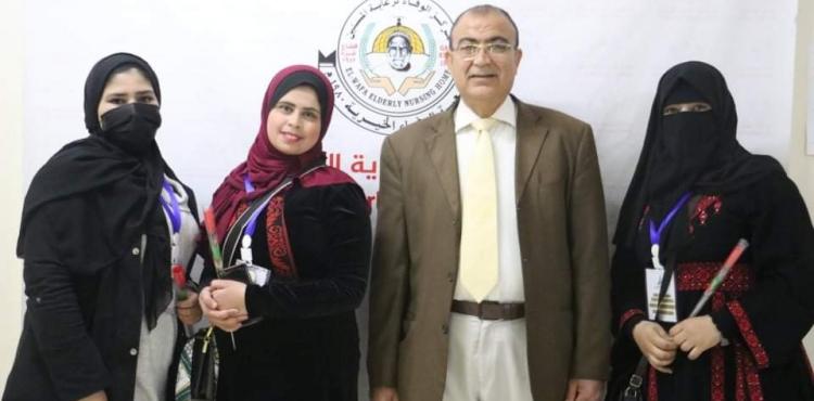 طلبة الاعلام من جامعة الأقصى يزورون مركز الوفاء لرعاية المسنين (3).jpg