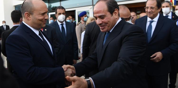 الرئيس المصري عبدالفتاح السيسي ورئيس حكومة الاحتلال نفتالي بينيت.jpeg
