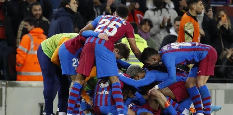 فرحة لاعبي برشلونة