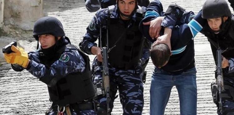 امن السلطة يعتقل المقاومين.jpg