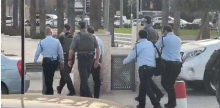 انتشار مكثف لشرطة الاحتلال في باب العامود بالقدس.JPG