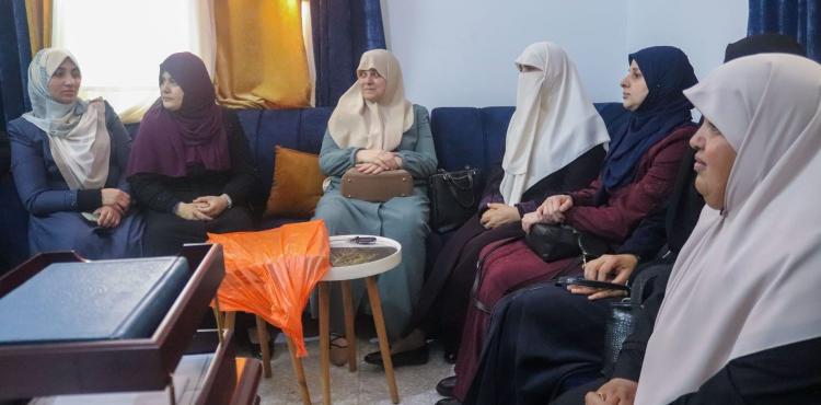 الإطار النسوي للجهاد يستقبل وفدًا من الحركة النسائية بحماس