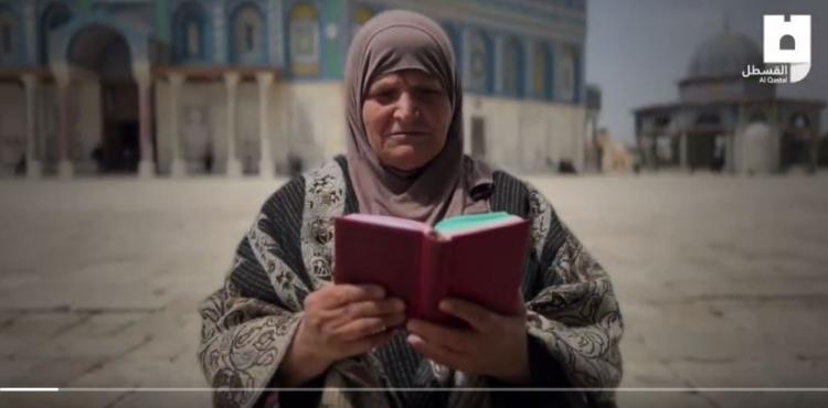 المرابطة أم محمد البيطار تتحدى العدو.JPG