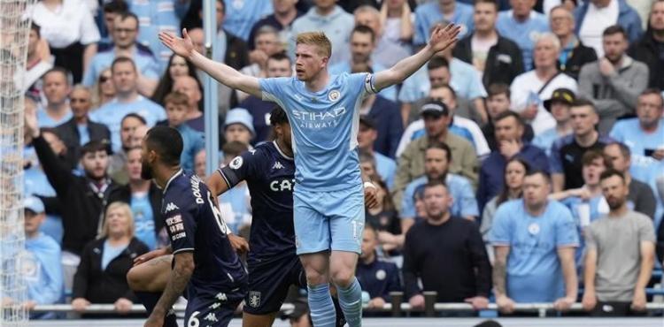 توج مانشستر سيتي بلقب الدوري الإنجليزي.jpg