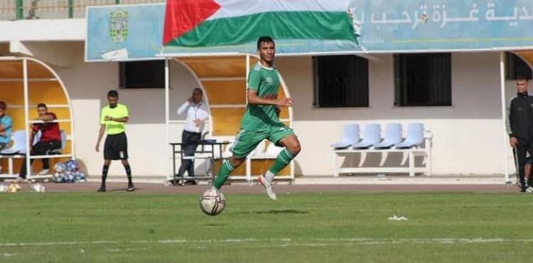 علم فلسطين يُزين ملعب اليرموك