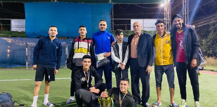 صورة تذكارية للبطل