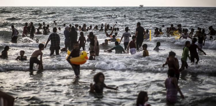 شاطئ البحر - مواطنون يستجمون (11).jpeg