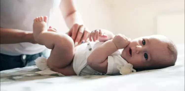 تنظيف الطفل من الحفاض 2.webp