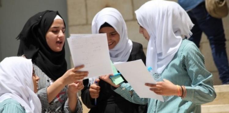 طالبات الجامعات.jpg