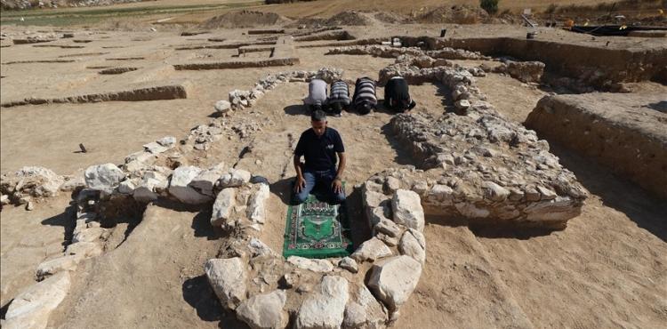 مسجد قديم في رهط.jpg