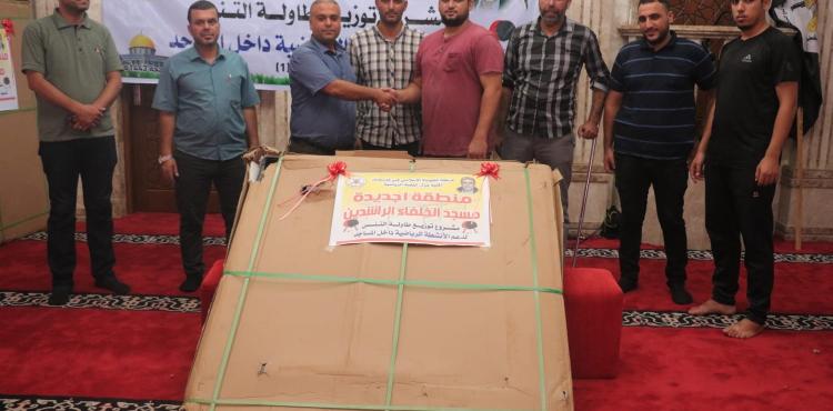 توزيع طاولات تنس على مساجد قطاع غزة 8.jpg